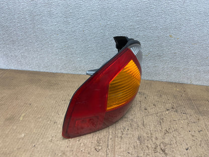 2001-2004 Hyundai Santa Fe Left Driver LH Side Tail Light OEM AA8514 LK2