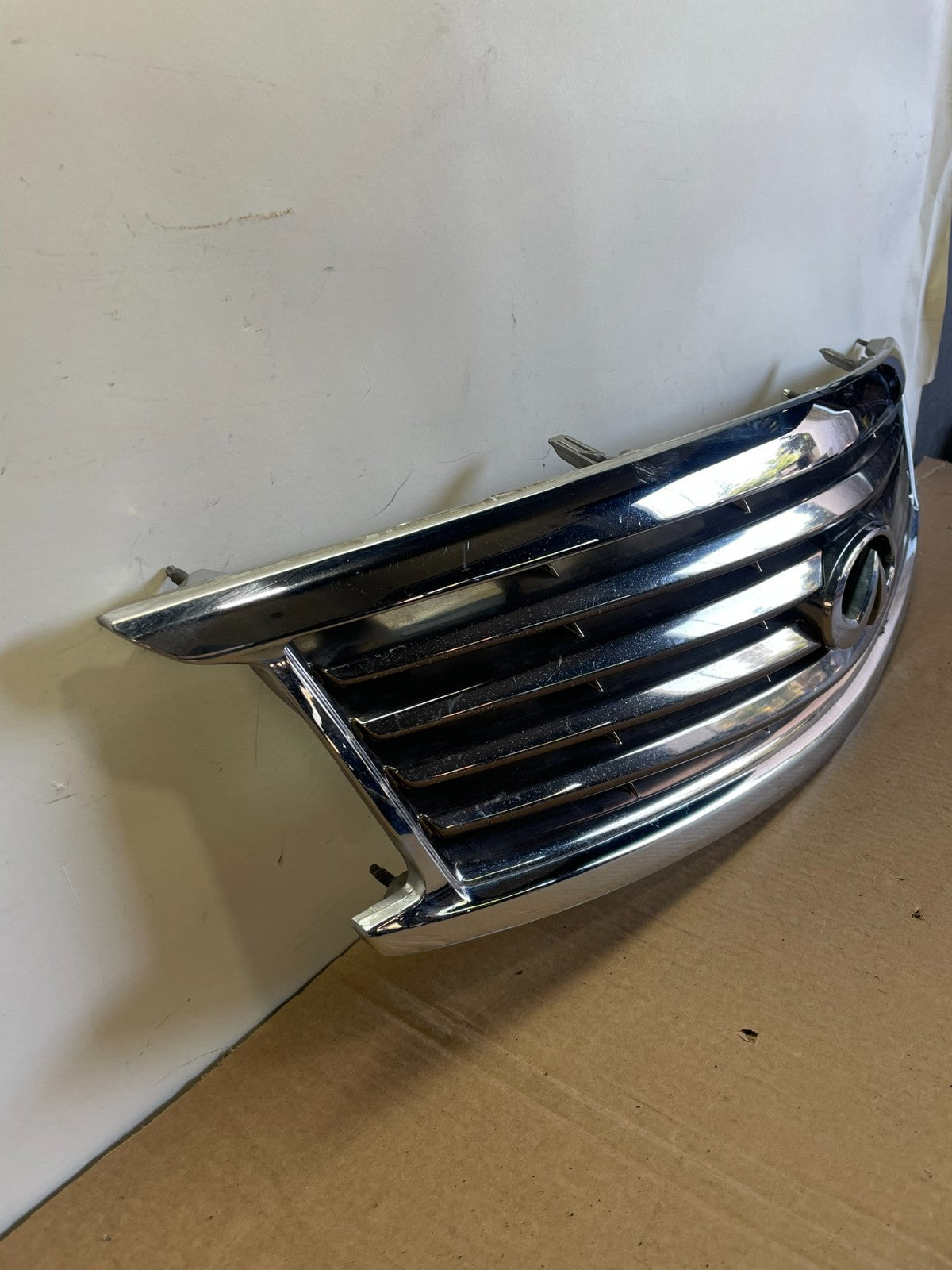 2010 to 2013 Infiniti G37 Front Upper Grill Grille AH0380 DG2