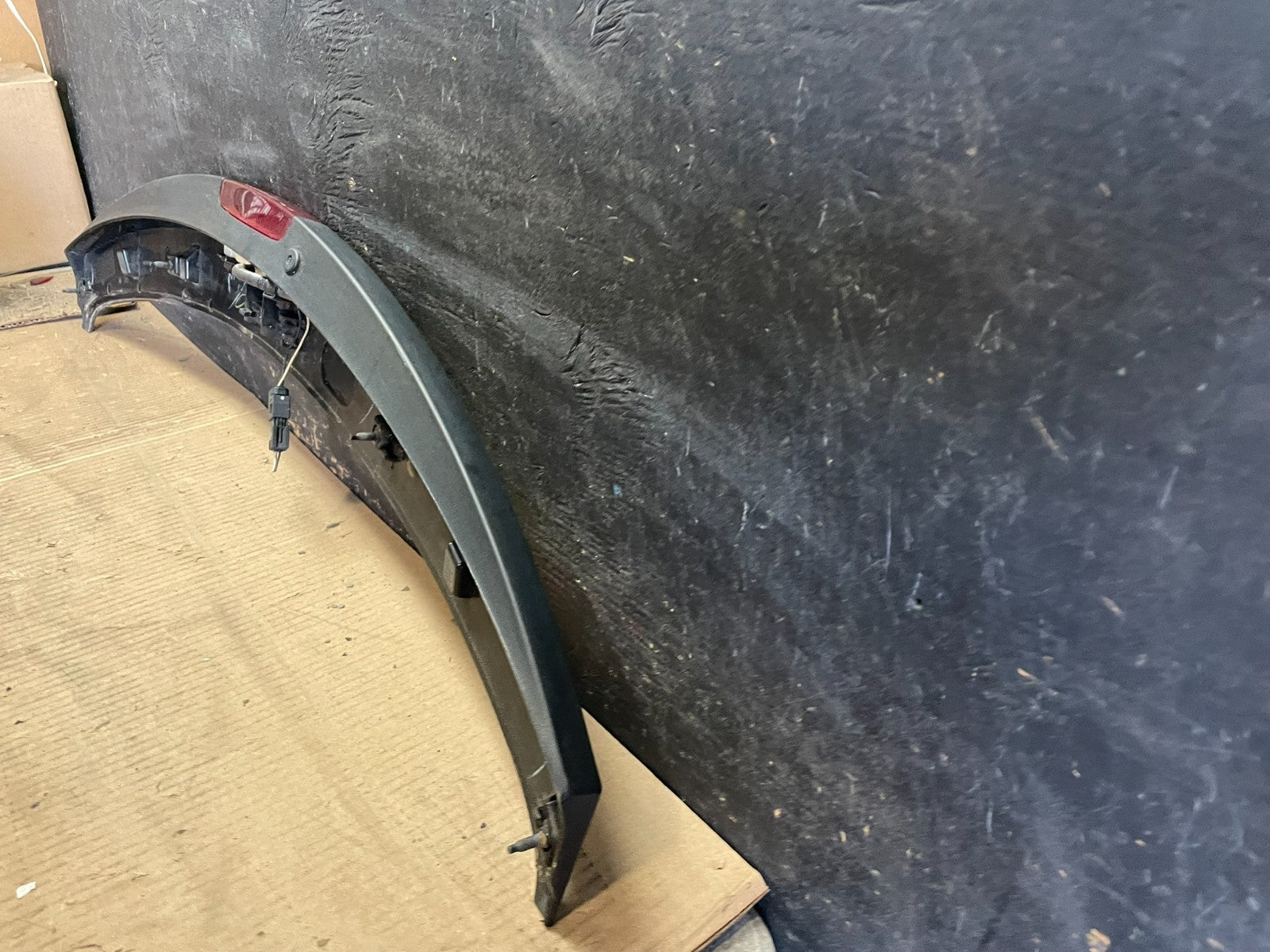 2004 to 2008 Chrysler Pacifica Rear Trunk Hatch Spoiler Wing OEM R5349 DG9