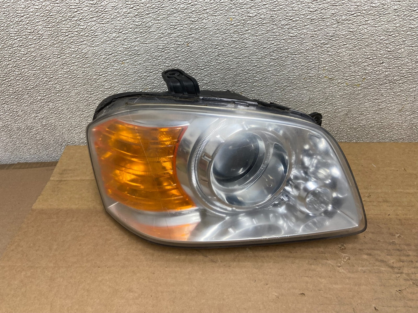 2003-2004 Kia Optima Right Passenger RH Side Headlight Halogen AB5118 DG0