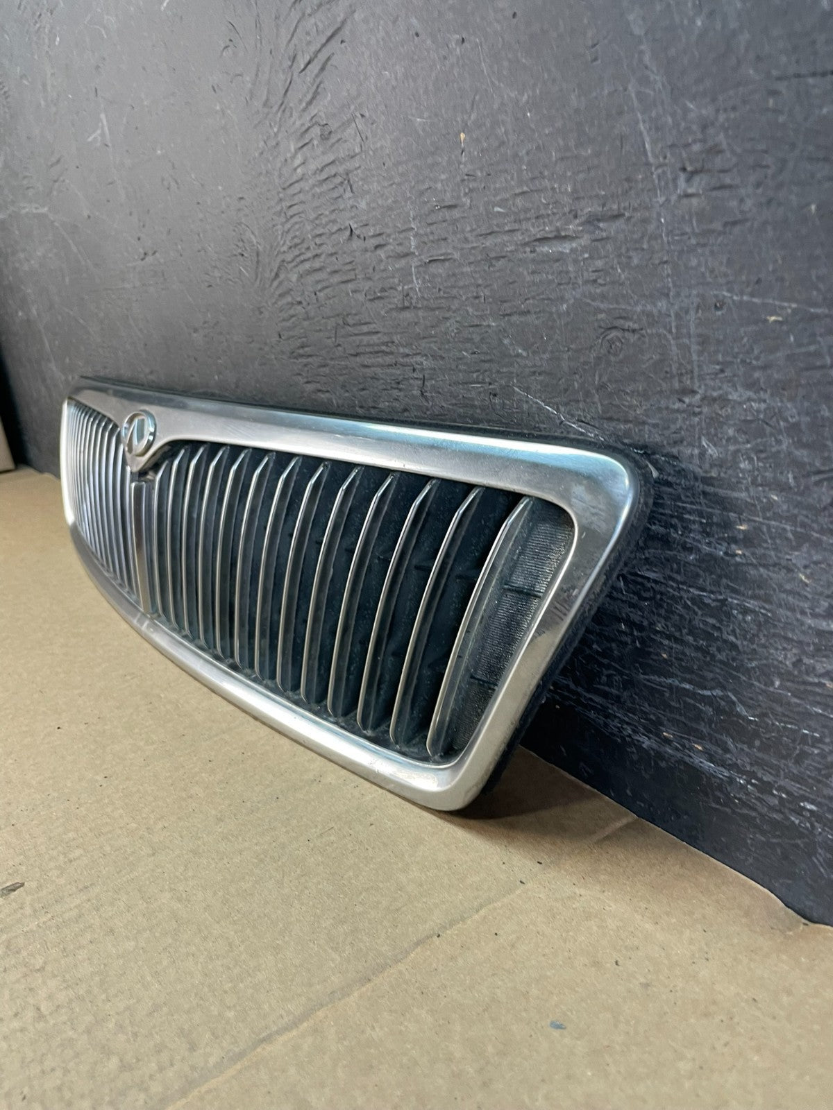 1996 to 1999 Infiniti i30 Front Upper Grill Grille AF5267 DW1