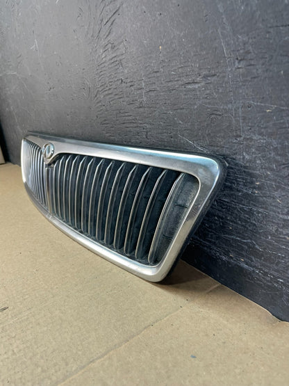 1996 to 1999 Infiniti i30 Front Upper Grill Grille AF5267 DW1
