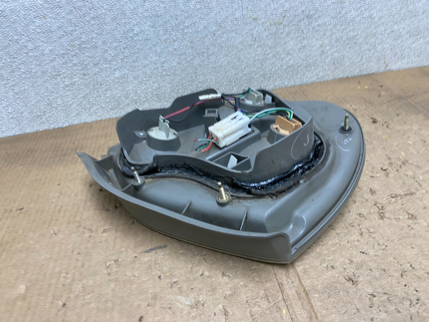 2002 2003 Nissan Maxima Right Passenger RH Side Tail Light AA7128 DW4