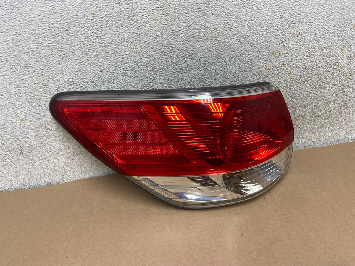 2013 to 2016 Nissan Pathfinder Left Driver Lh Side Tail light AH9315 LK0