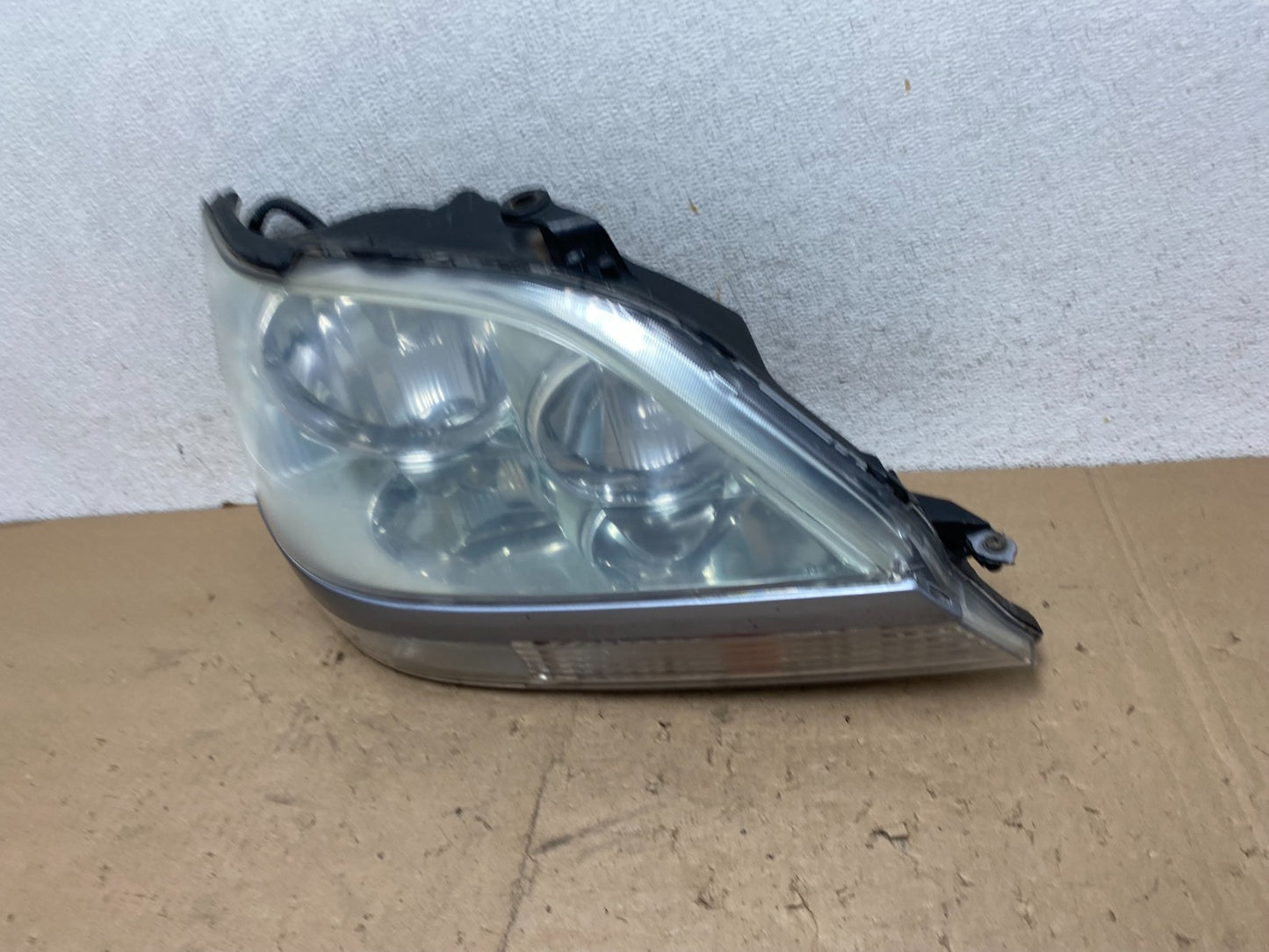 2001 2002 2003 Lexus RX300 Right Passenger Headlight Halogen AG5681 DW1
