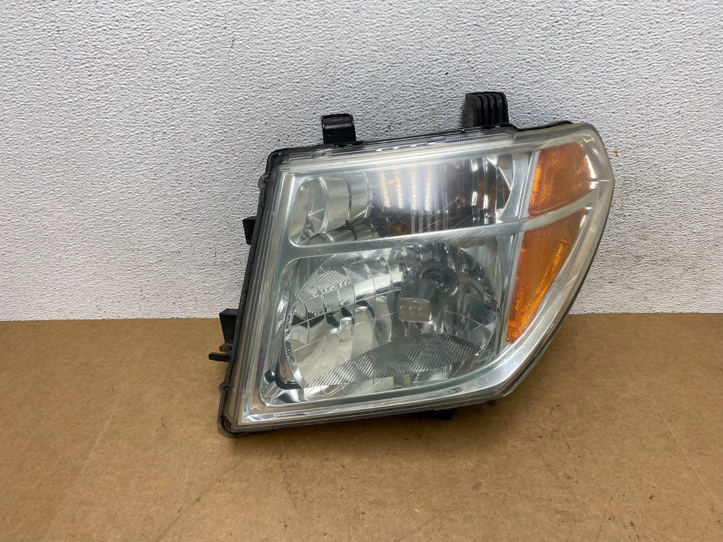 2005-2007 Nissan Pathfinder Halogen Headlight Left Driver LH AE3161 DW0