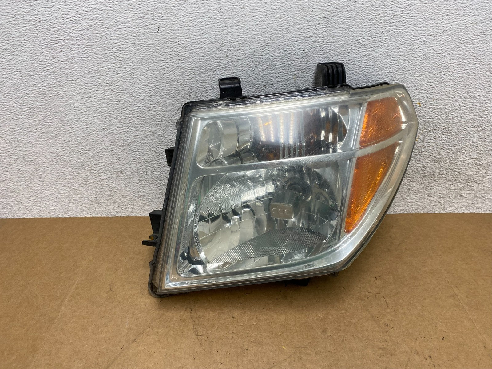2005-2007 Nissan Pathfinder Halogen Headlight Left Driver LH AE3161 DW0