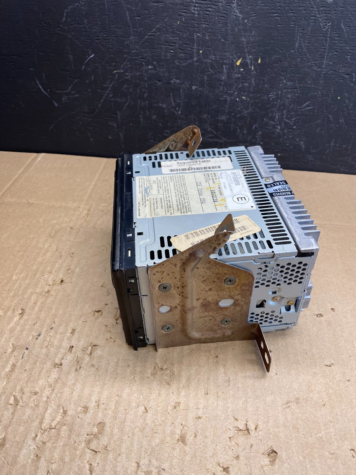 2002 to 2004 Nissan Frontier Xterra AM/FM CD Car Radio 28185 7z800 AB95692
