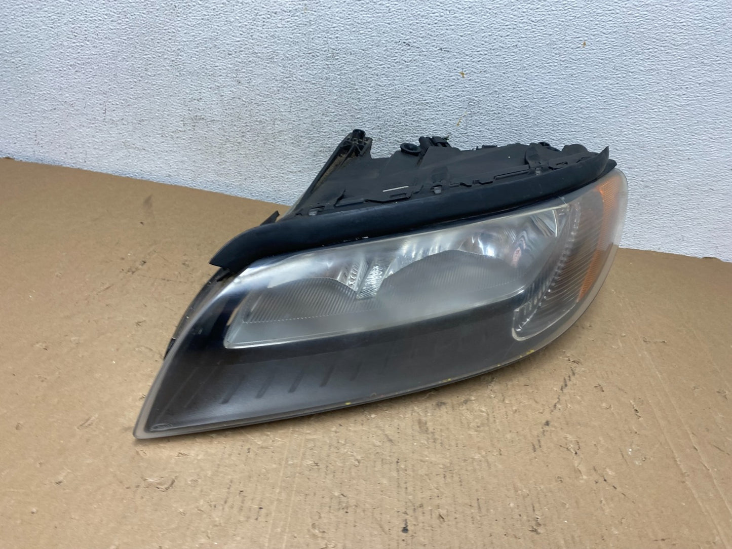 2008 to 2013 Volvo XC70 V70 S80 Driver Side Left Halogen Headlight AD8093 DW2