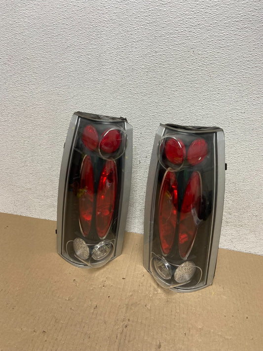 1988-1998 Chevrolet GMC C/K C10 Silverado Tahoe Left+Right Tail Lights AE96020