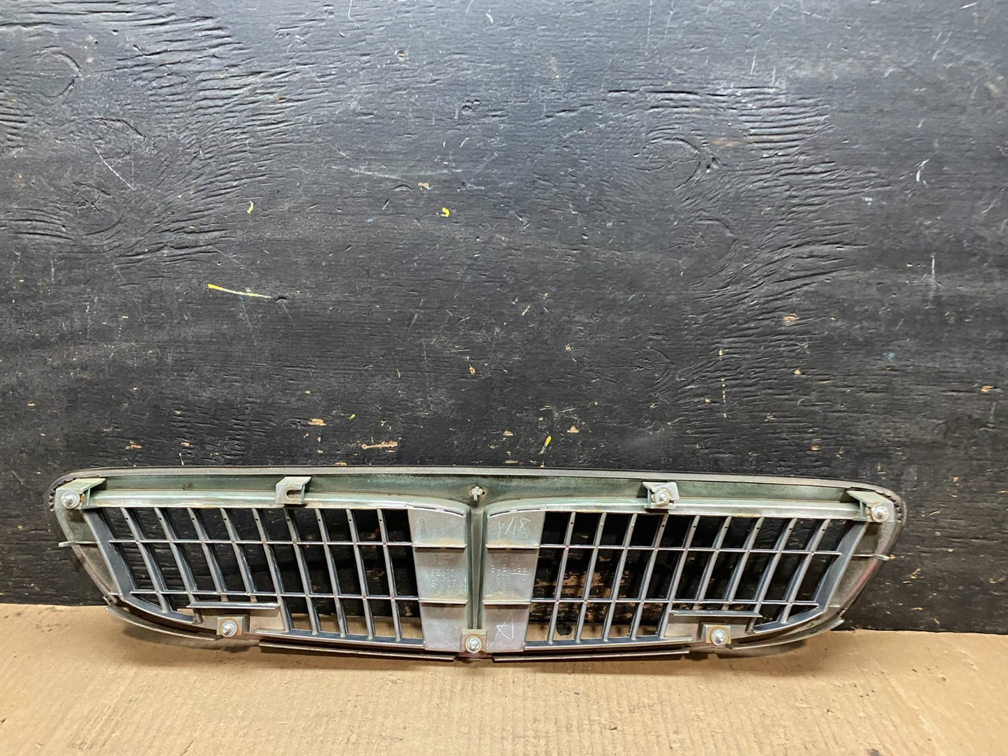 2000 to 2001 Infiniti i30 Front Upper Grill Grille OEM OEM u6421 DG8