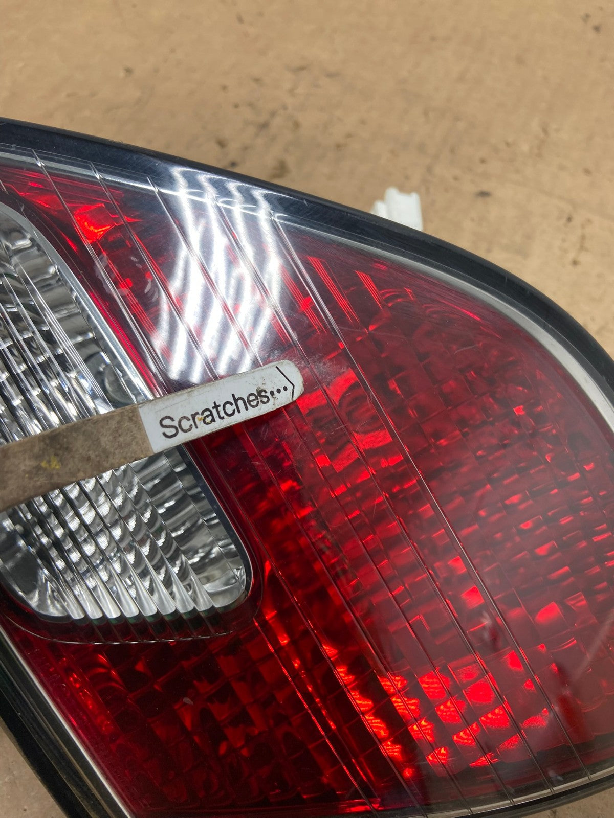 2002 2003 2004 Lexus Es300 Es330 Right Passenger Inner Tail Light AD3030 LK3