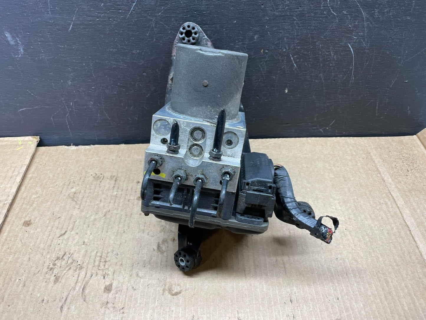 2007 to 2013 BMW X5 E70 ABS Anti-Lock Brake Pump Module OEM D8526 DG11