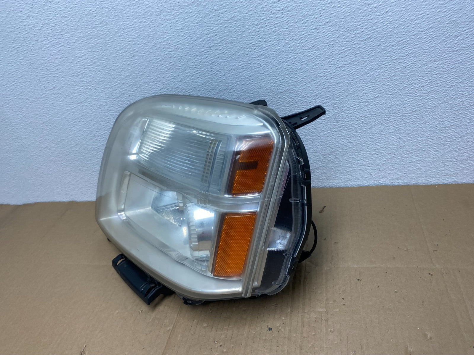 2010 to 2015 GMC Terrain Halogen Left Driver Lh Side Headlight AB8116 DW1