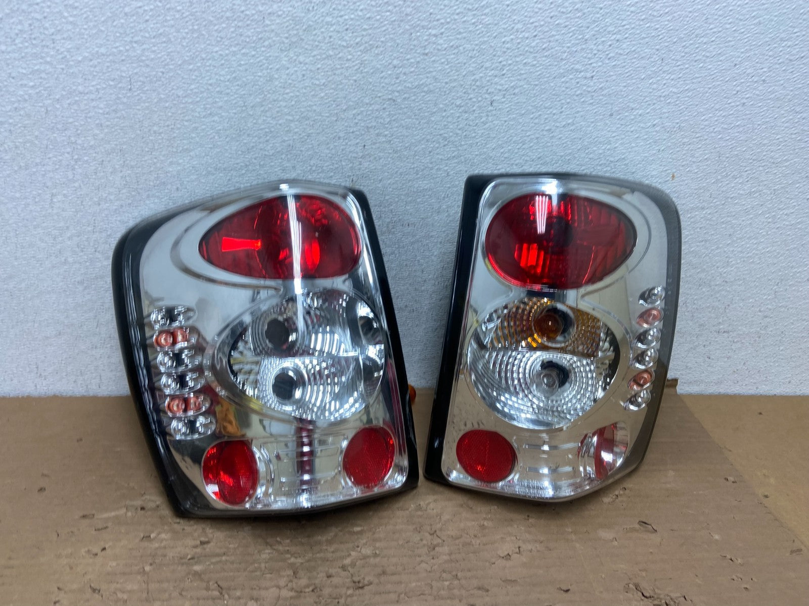 1999-2004 Jeep Grand Cherokee Left + Right Set Chrome Tail Lights AD4367 DG0