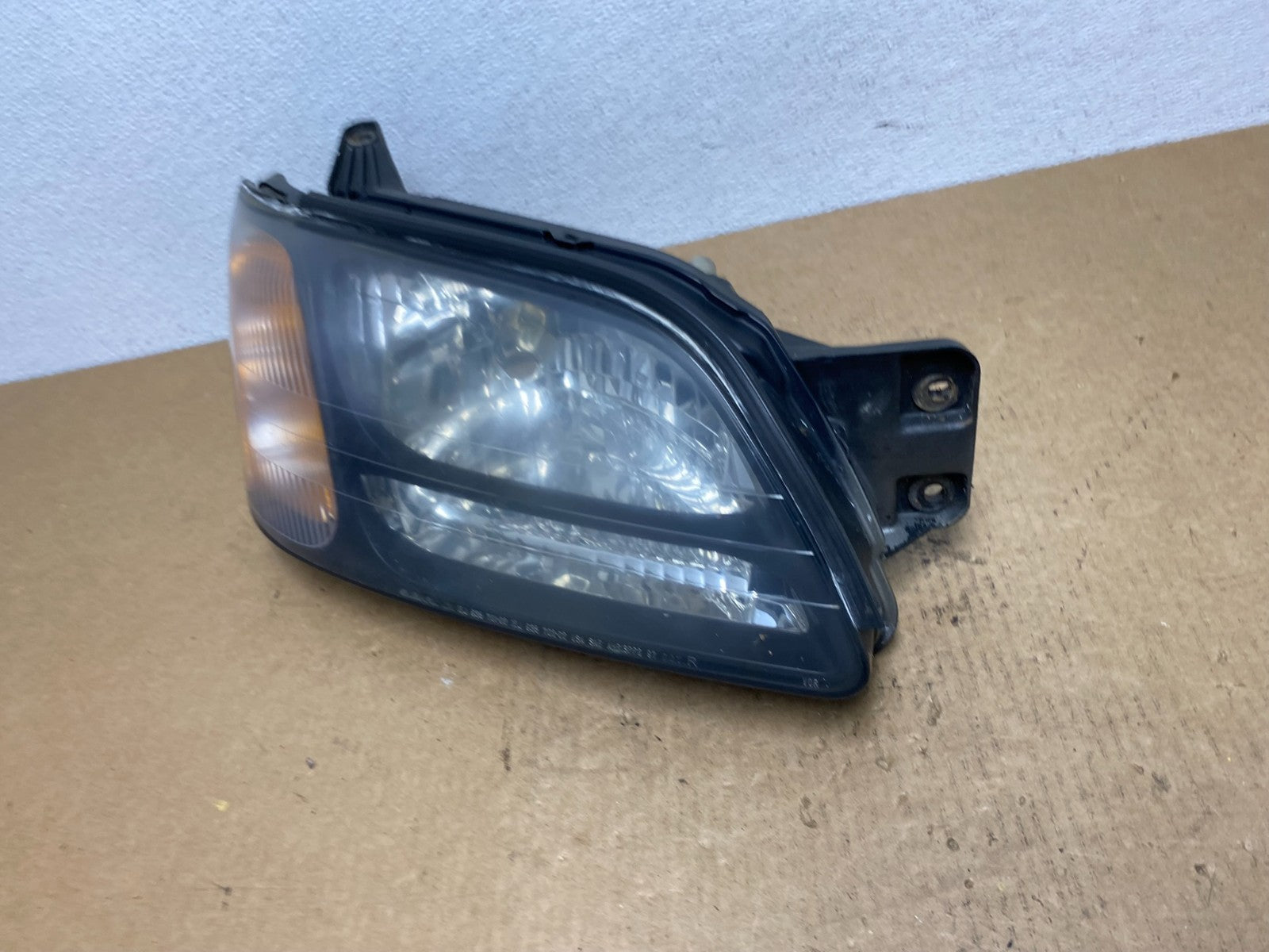 2001 to 2004 Subaru Legacy Outback Right Passenger Rh Headlight Oem AC3009 DW1