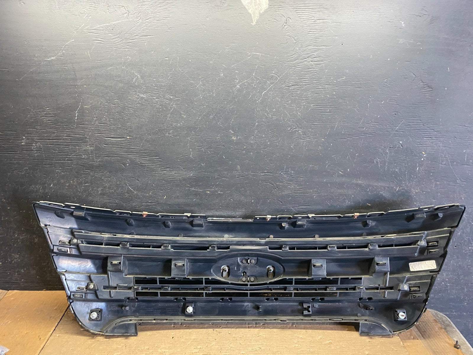 2011 to 2015 Ford Explorer Upper Front Grill Grille Oem S3363 DG10