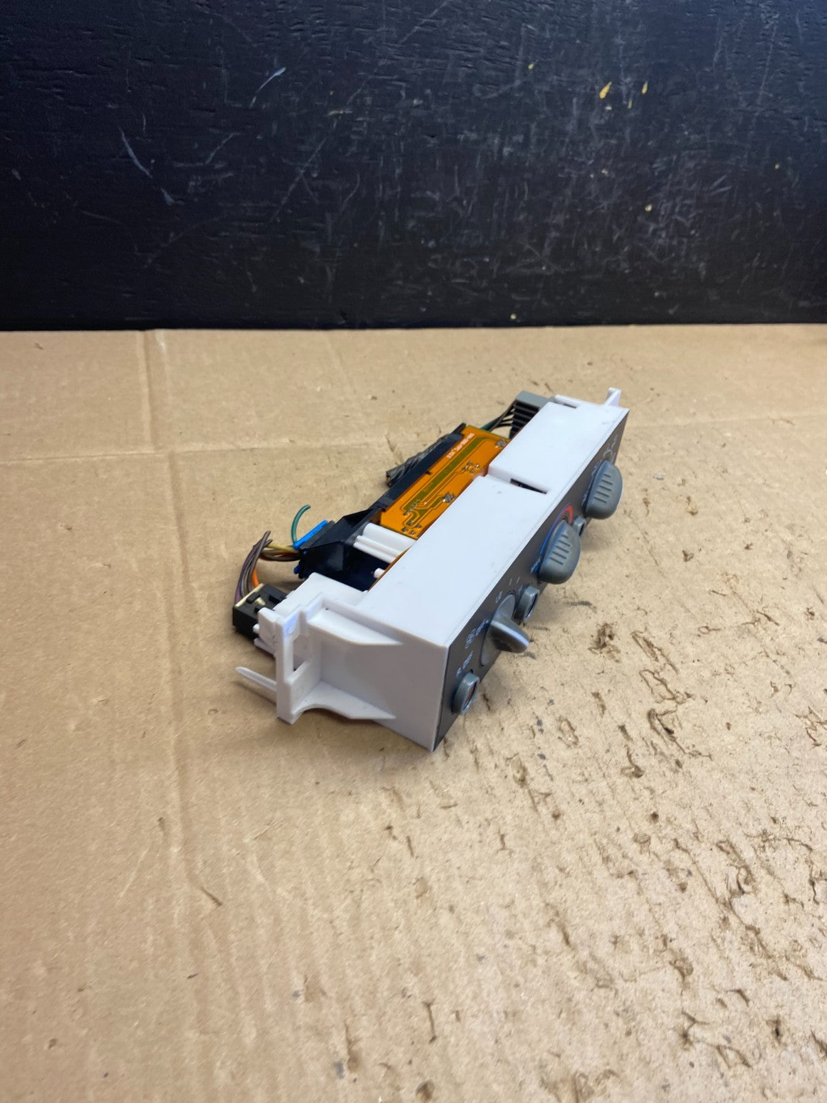 Chevrolet Suburban GMC Yukon A/C Heater Climate Control Module Panel Ab99631
