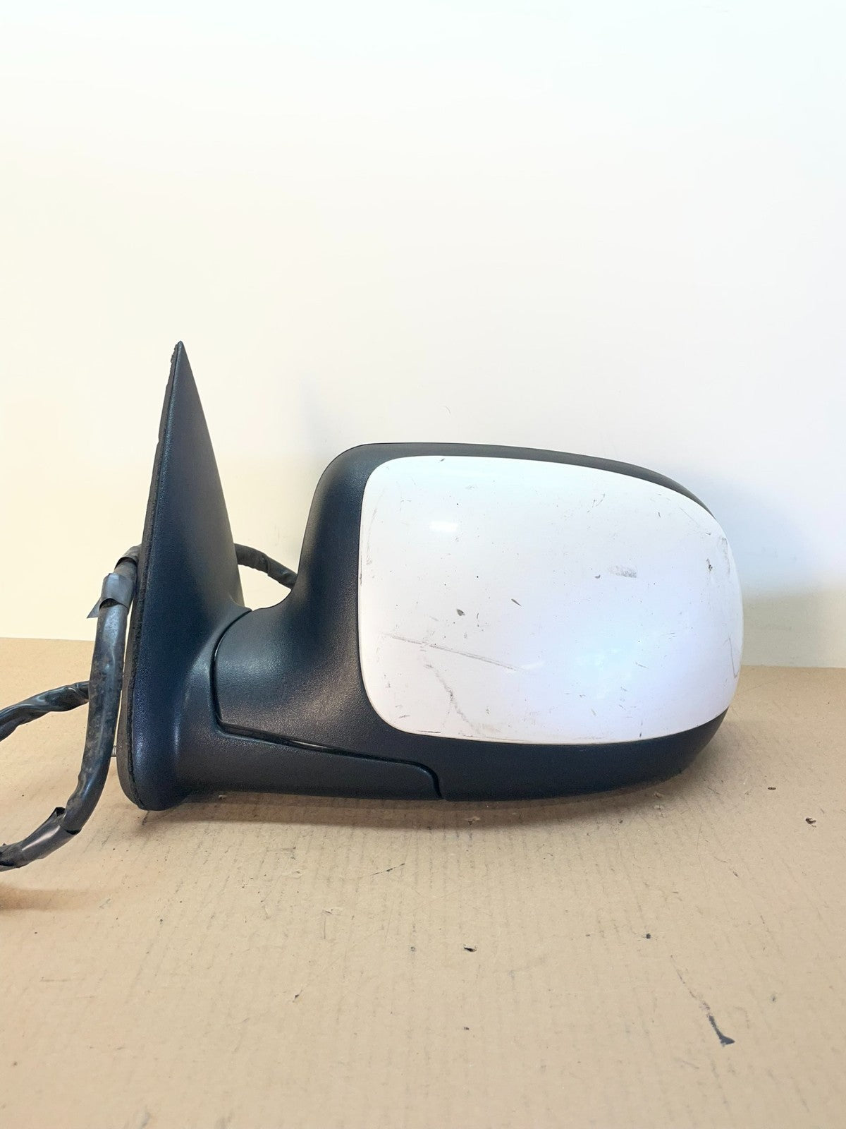 2003-2006 Cadillac Escalade Left Driver View Door Turn Signal Mirror AI4163 DG0
