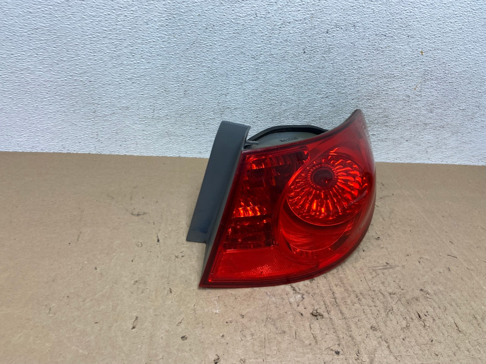 2007 to 2010 Hyundai Elantra Sedan Right Passenger Side Tail Light AE6556 LK2