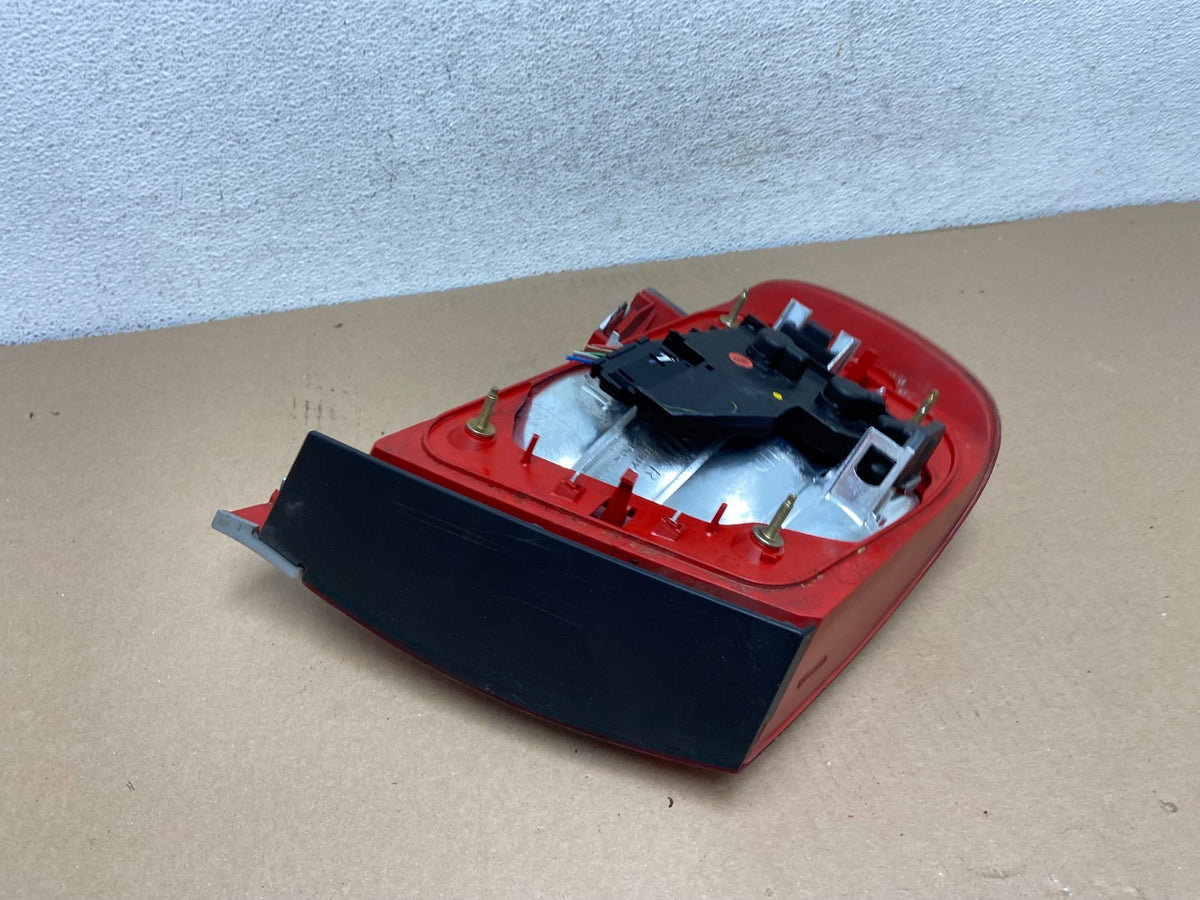 1999 to 2002 Audi A4 B5 Right Passenger Rh Side Tail Light AF2992 DG4