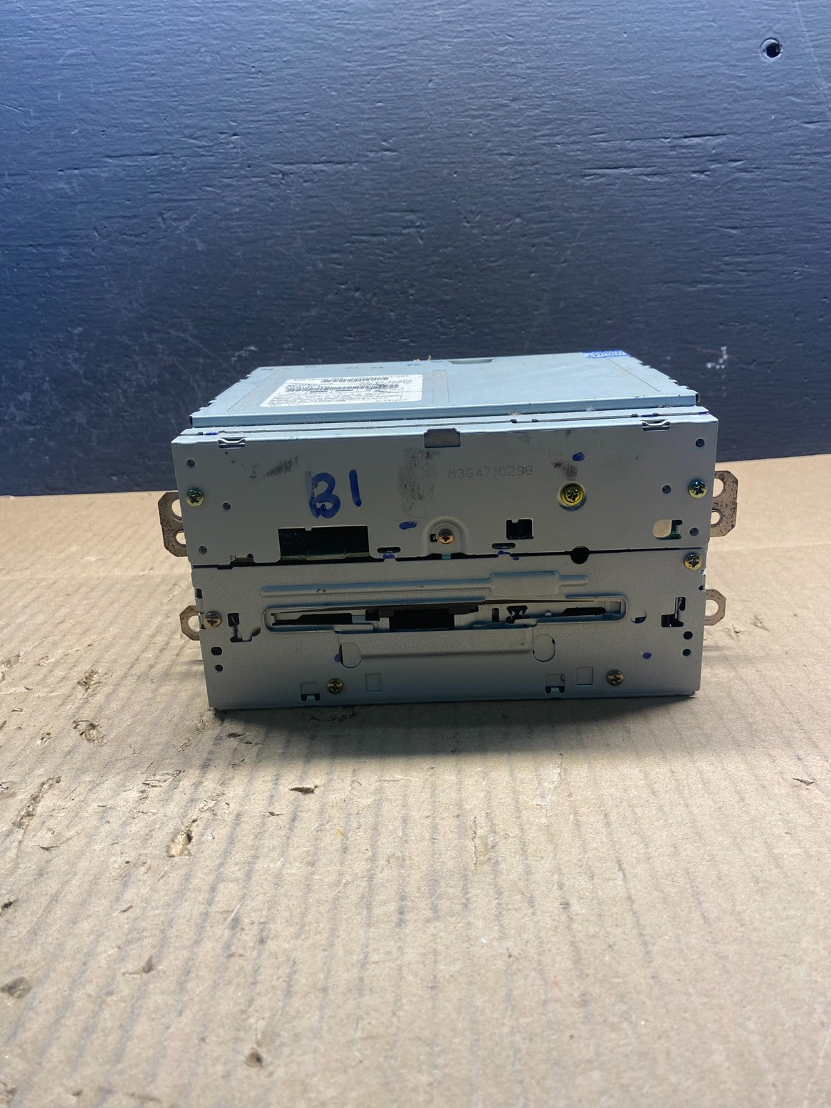 2004 2005 Nissan Armada QX56 Radio Stereo Audio CD Player Receiver AC2703 DG0