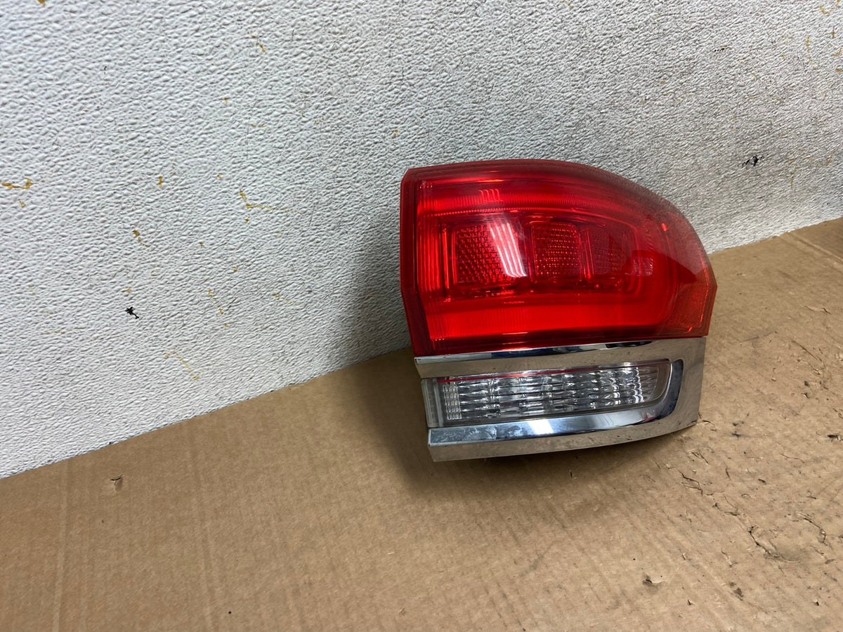 2014 - 2018 Jeep Grand Cherokee Right Passenger Rh Side Tail Light AI5600 LK2