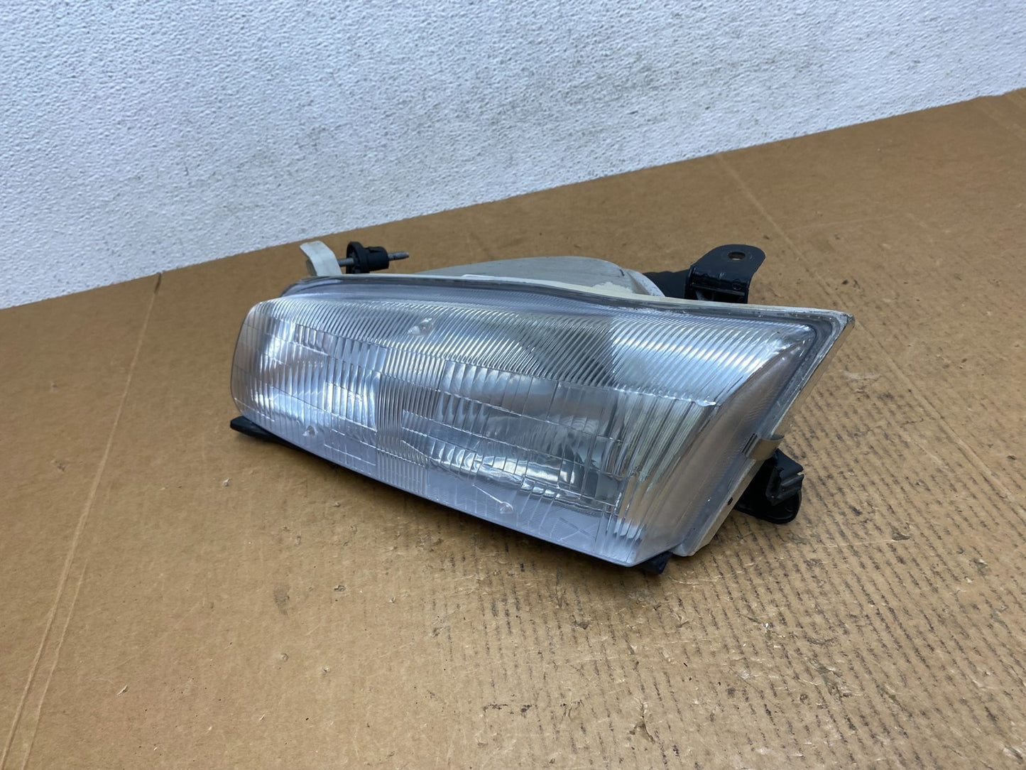 1997 1998 1999 Toyota Camry Left Driver Side Halogen Headlight AE1181 DW1