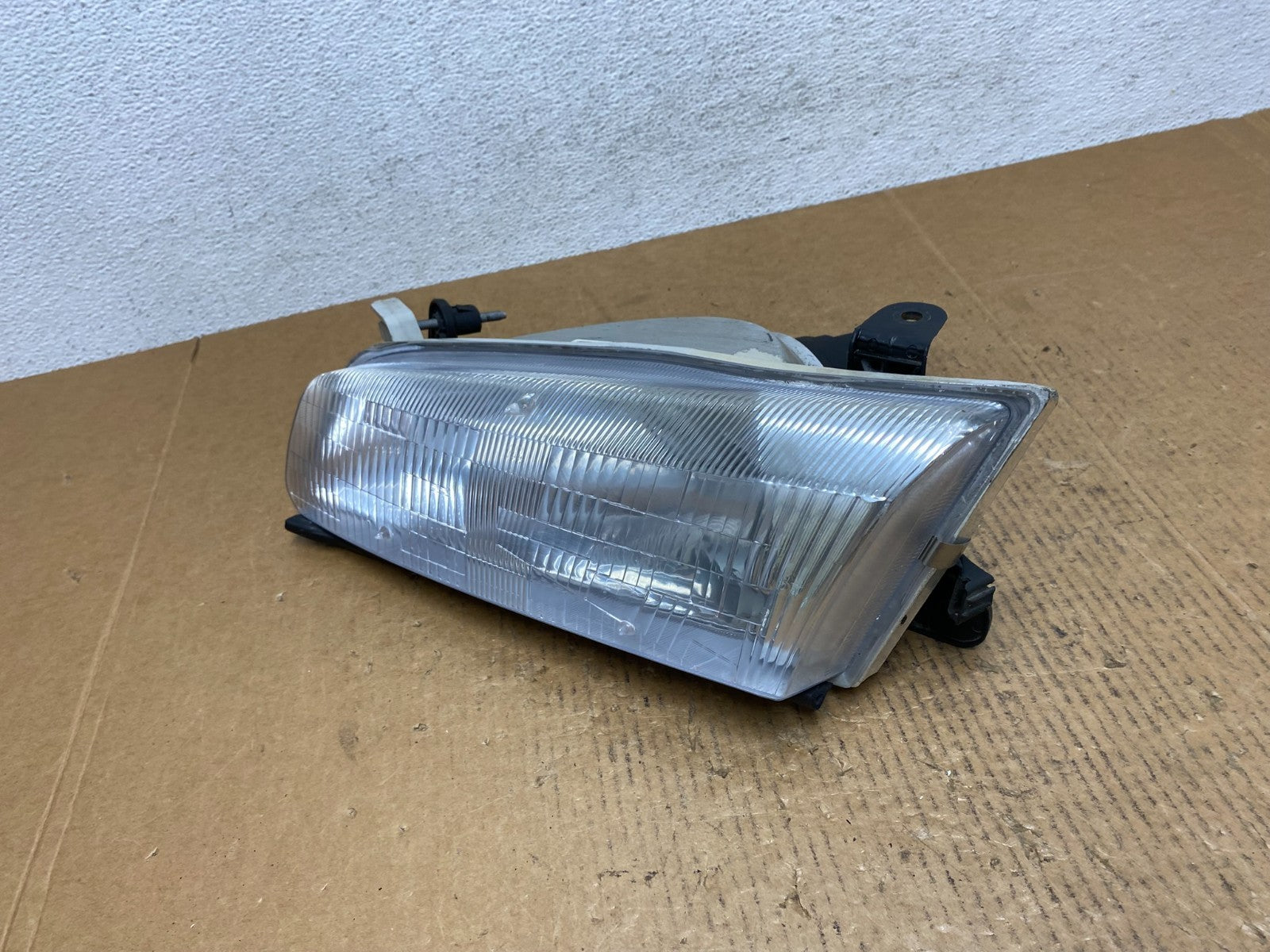1997 1998 1999 Toyota Camry Left Driver Side Halogen Headlight AE1181 DW1