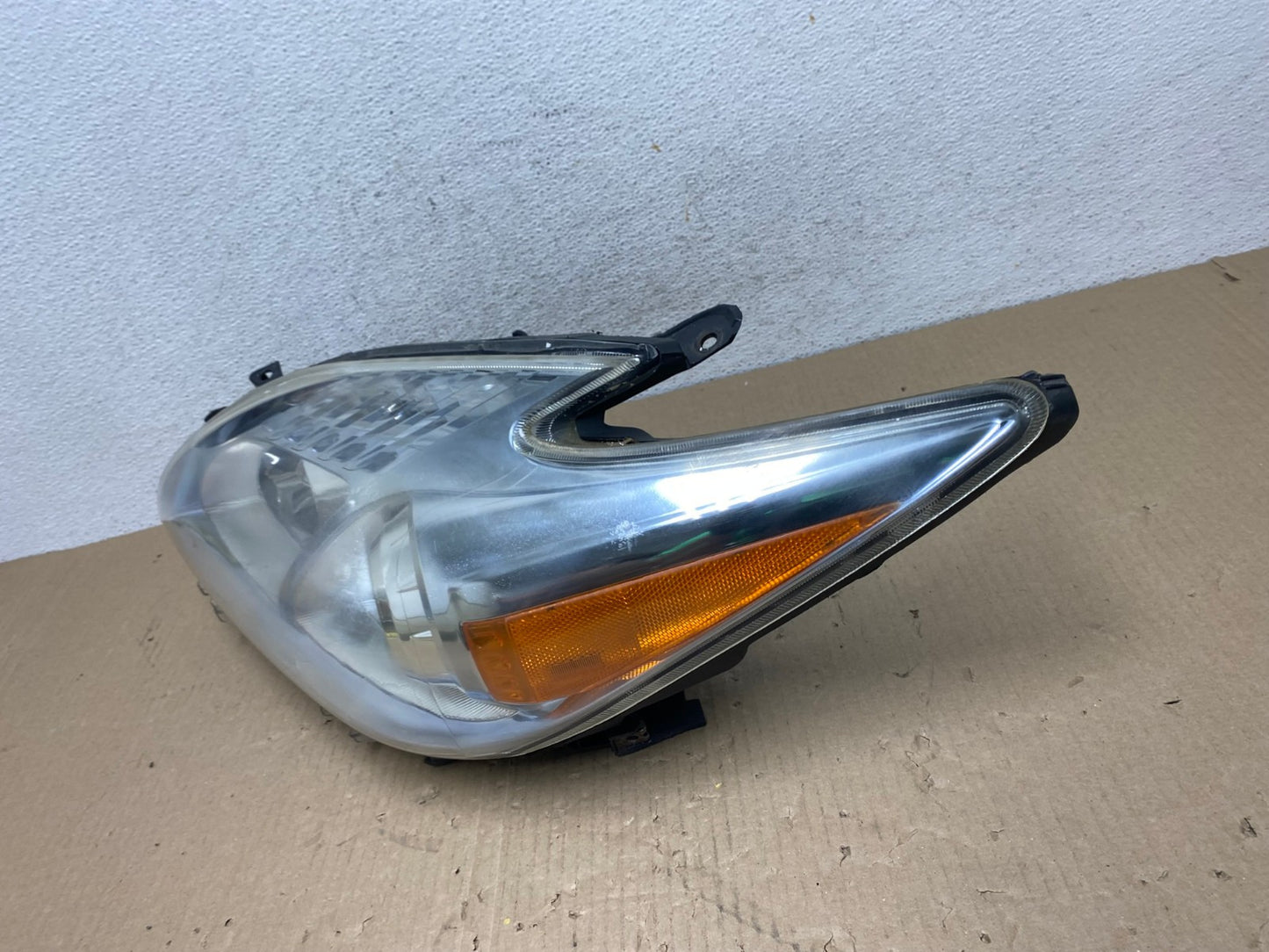 2010 - 2011 Toyota Prius Left Driver LH Blue Halogen Headlight AE9615 LK1