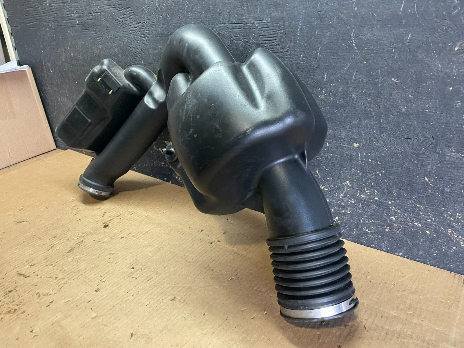 2011 - 2013 Dodge Durango 3.6L Resonator Air Intake Tube aa2410 DG6