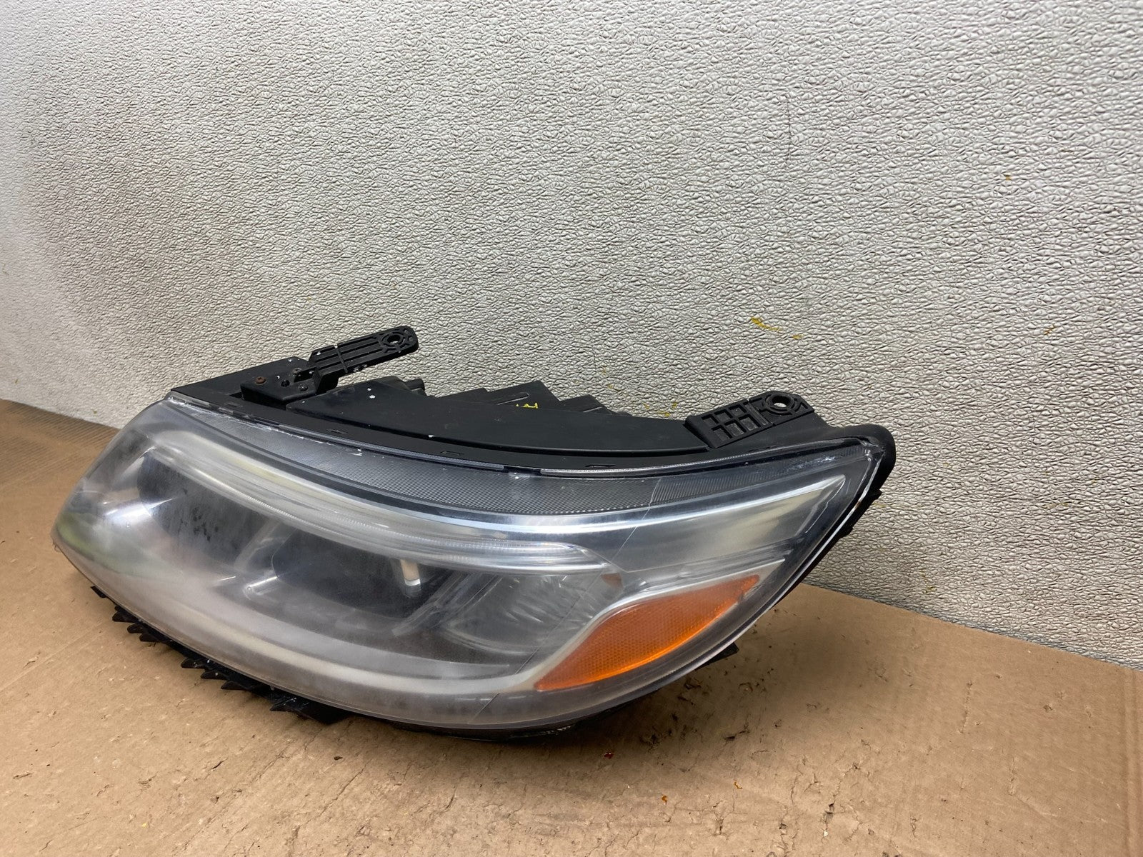 2014 to 2015 Kia Sorento Left Driver LH Side Headlight Halogen Oem Y3344 DW2