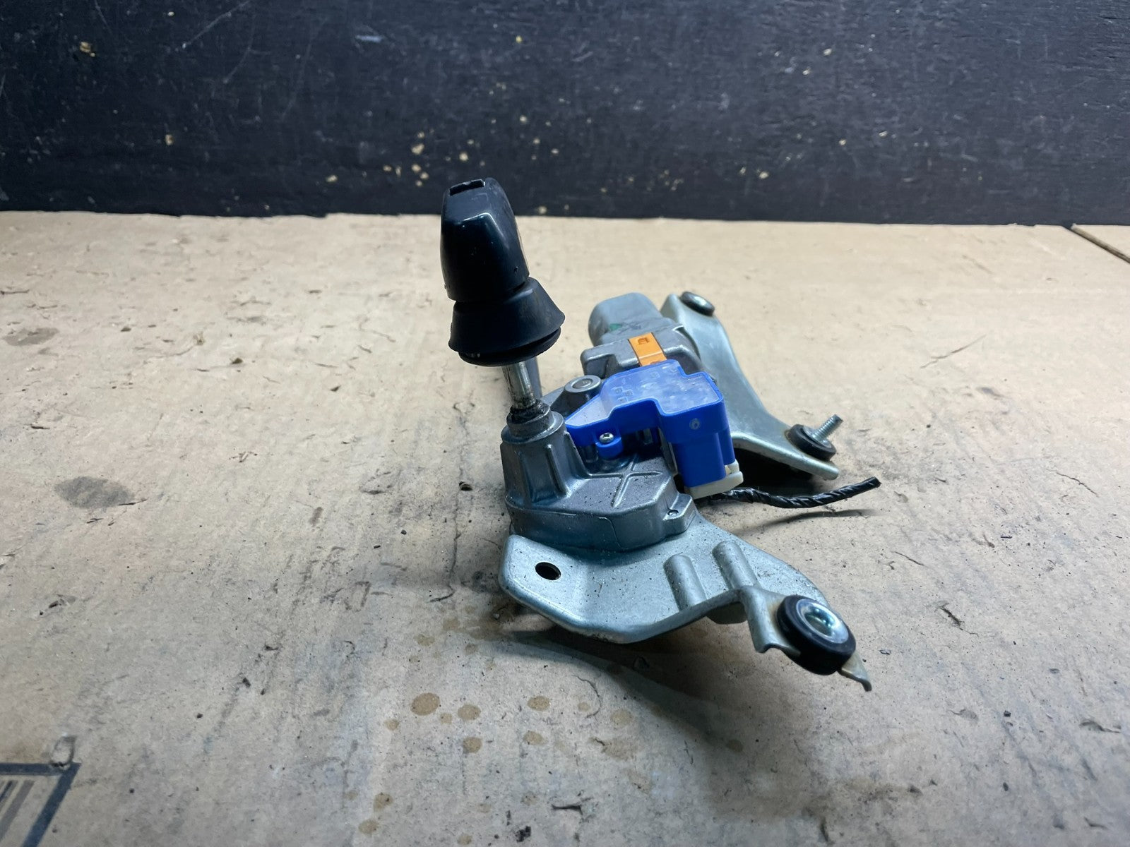 2010 to 2013 Subaru Forester Rear Windshield Washer Wiper Motor W7287 PS2