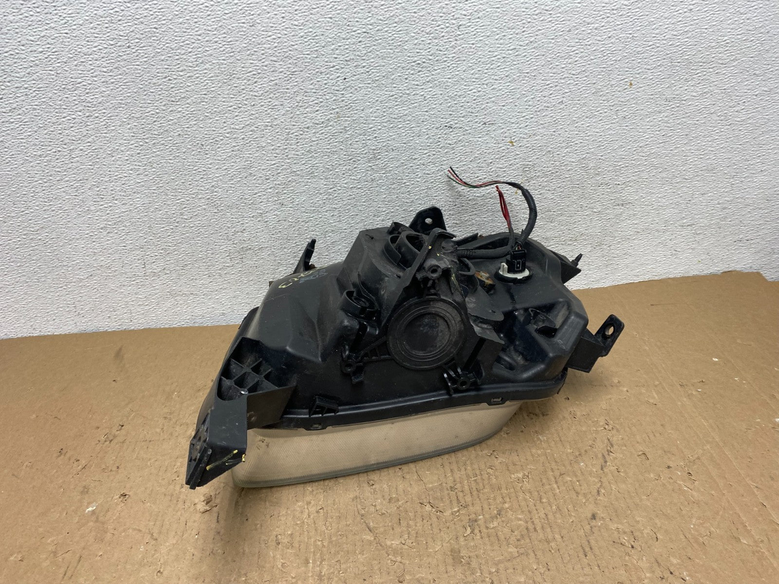 2003 to 2006 Honda Element Right Passenger Rh Side Headlight AD8803 DW6