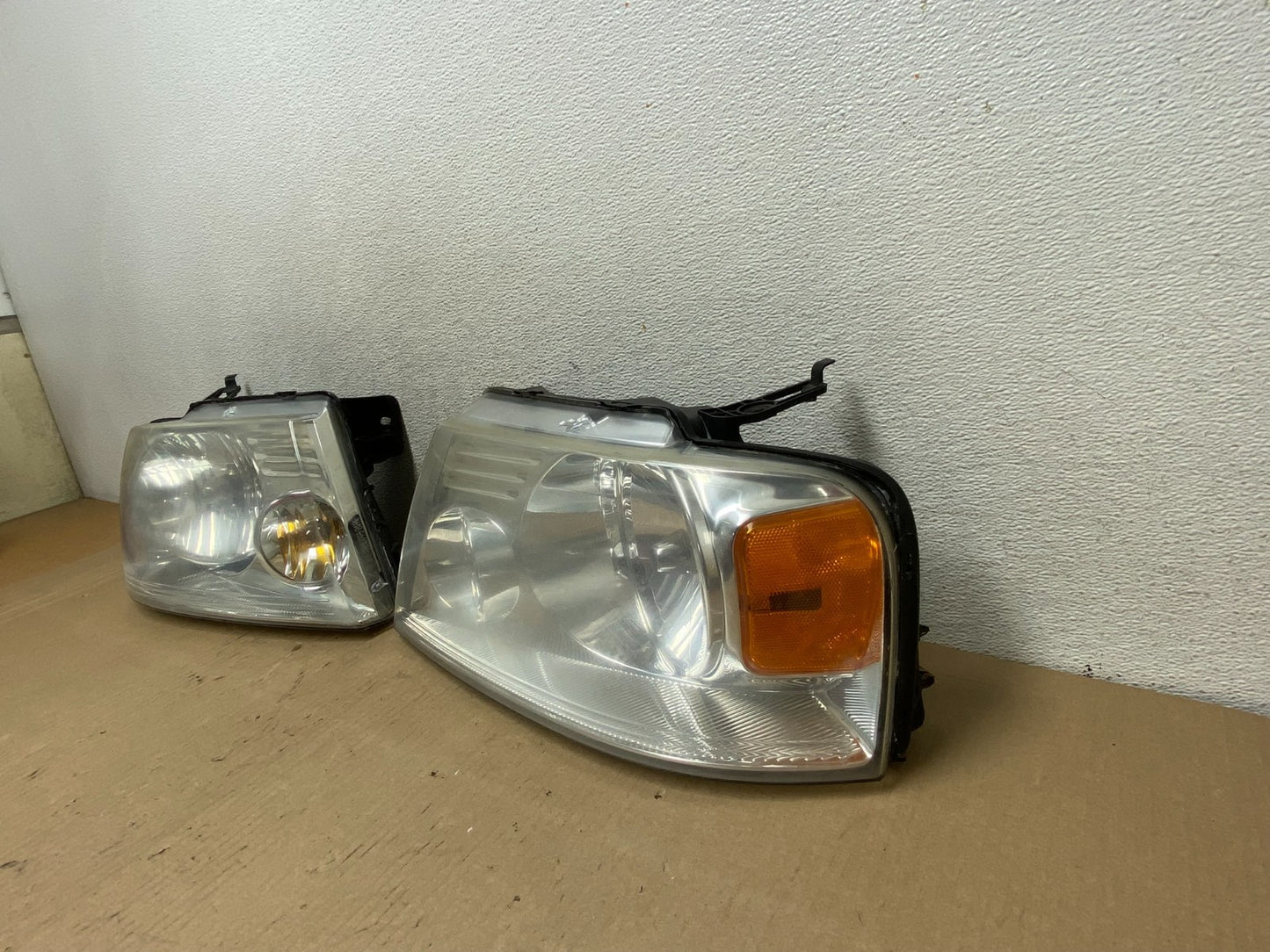 2004 to 2008 Ford F-150 F150 Left+Right Halogen Headlights AG7923 DW2