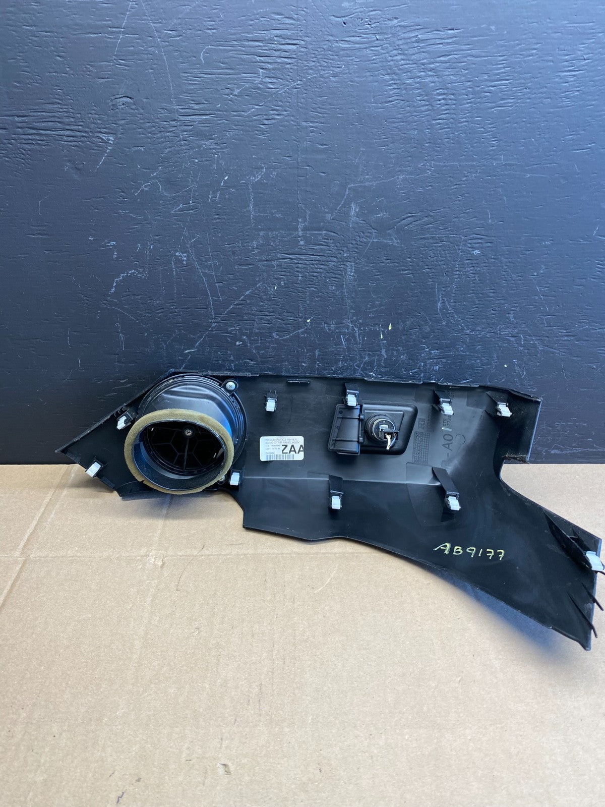 2009-2015 Honda Pilot Right Passenger Dash Vent Center Panel Bezel OEM AB9177 DG1