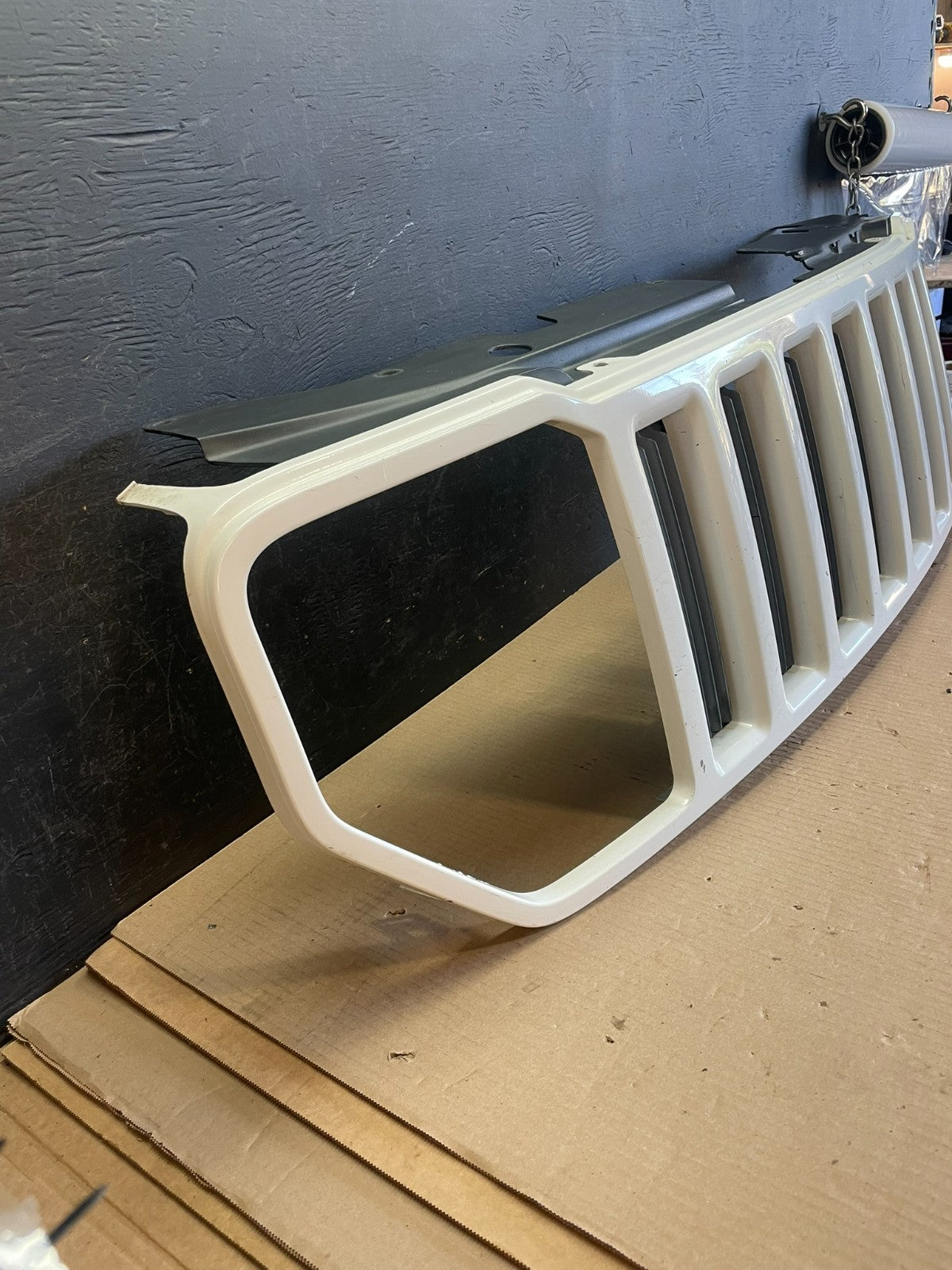 2008 2009 2010 2011 2012 Jeep Liberty Front Upper Grill Grille AE3473 DG2
