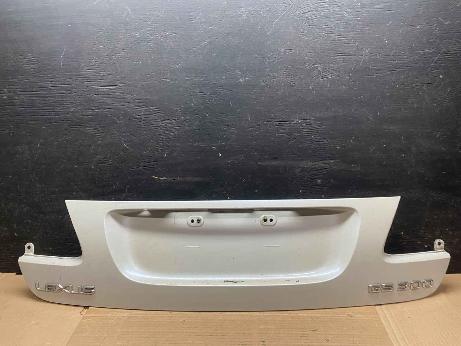 2007-2011 Lexus GS300 Trunk License Plate Trim Panel Cover 76801-30140 V2832  DG0