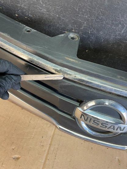 2007 2008 2009 Nissan Versa Sedan Front Upper Grill Grille AD8498 DG4