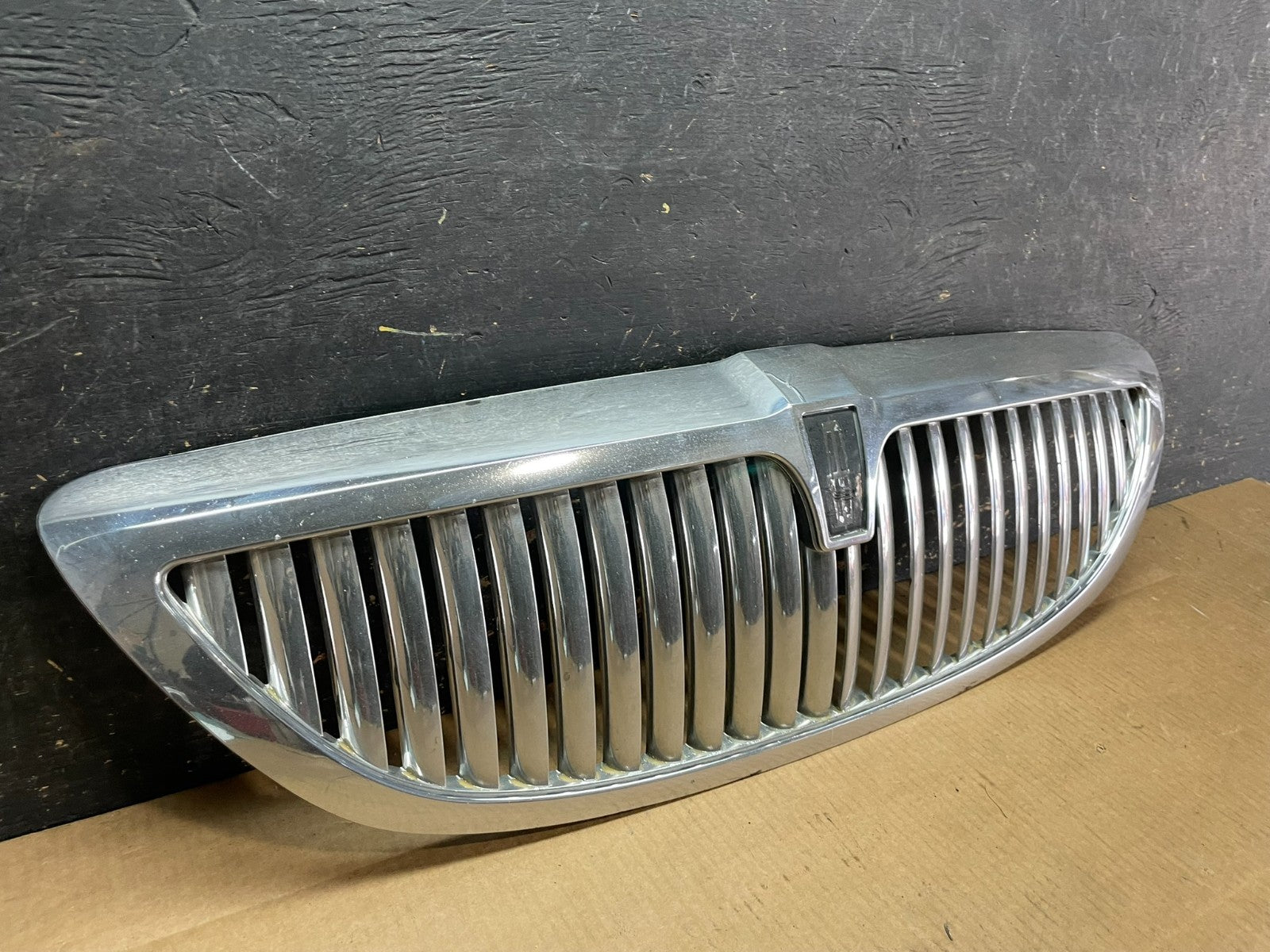 2003 to 2011 Lincoln Town Car Front Upper Grille Grill Chrome W/Emblem AA9142 DG1