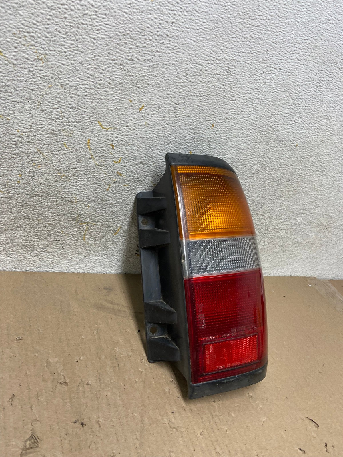 1996 - 1998 Nissan Pathfinder Right Passenger RH Side Tail light AH6864 LK2