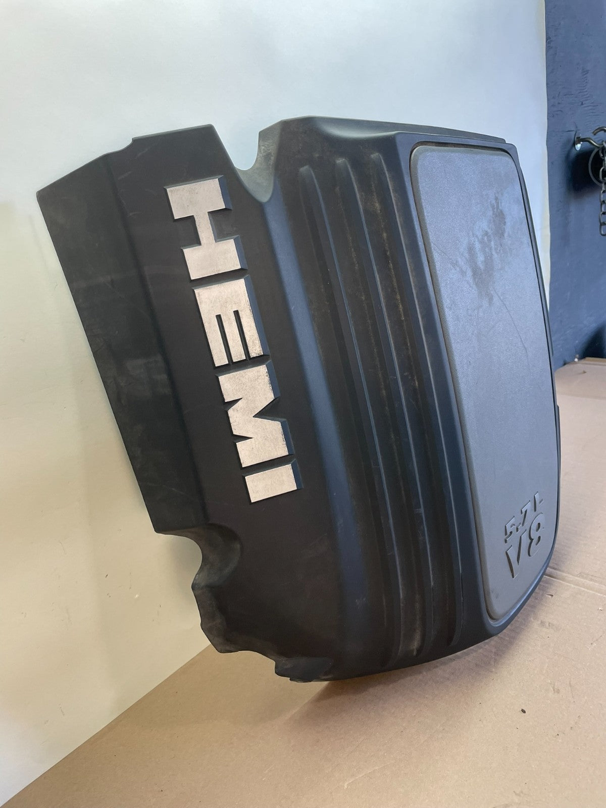 2011 to 2016 Jeep Grand Cherokee 5.7L Hemi Engine Cover Plastic Shield AG2592 DG2