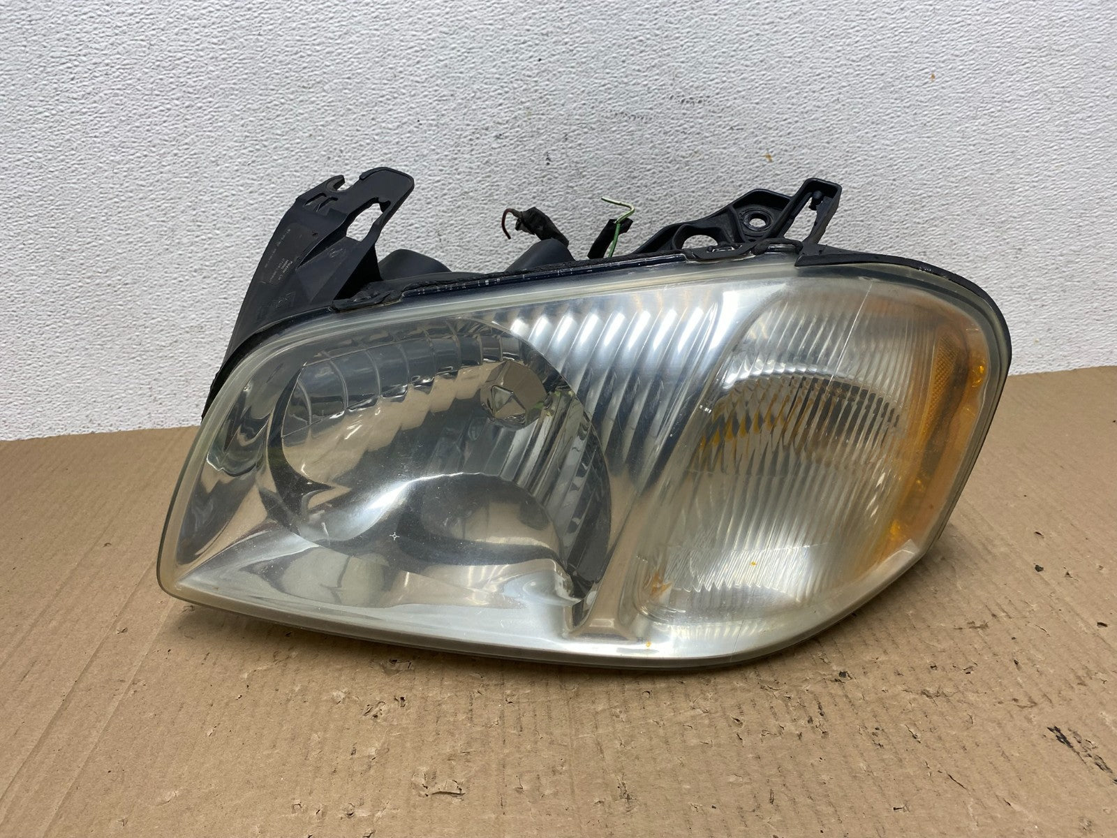 2001 to 2004 Mazda Tribute Left Driver Lh Side Halogen Headlight AE9027 DW0