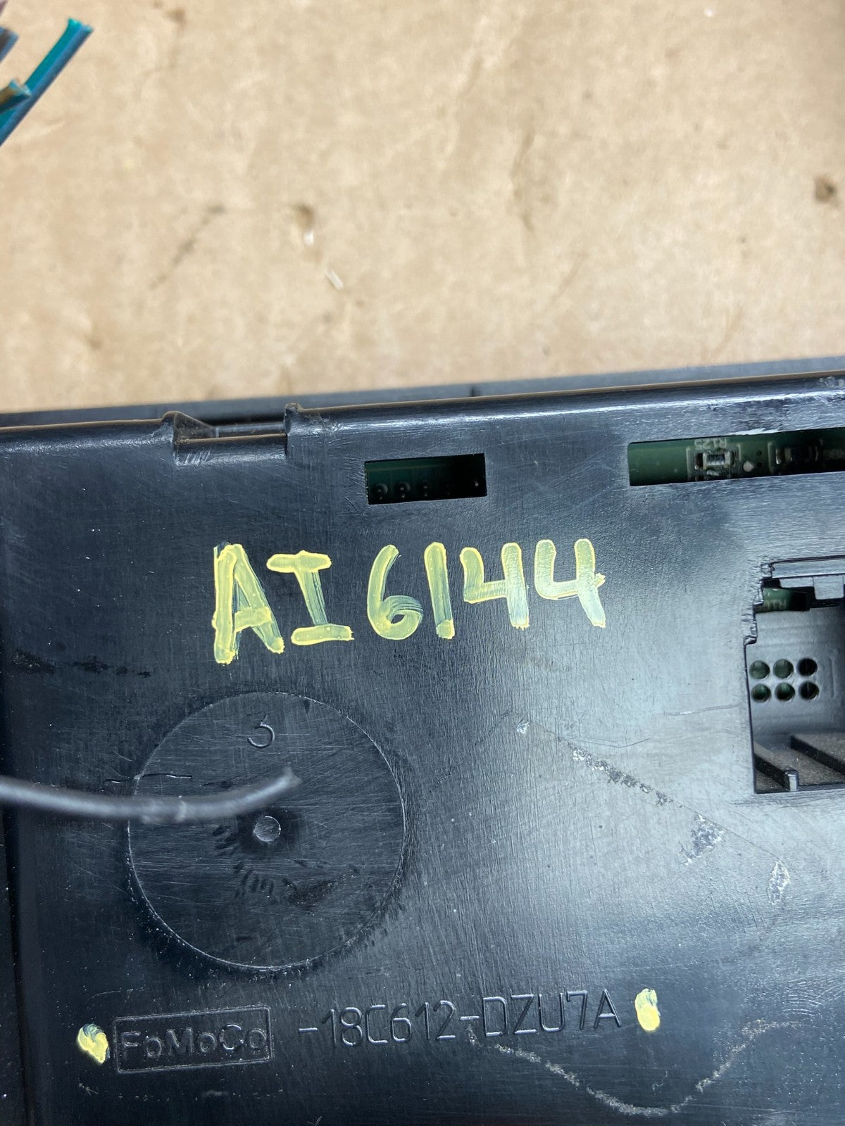 2007 - 2014 Ford Expedition Temperature Climate Control w/ Radio Bezel ai6144 DG5