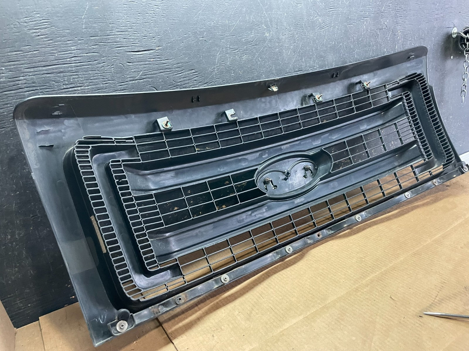 2013 to 2014 Ford F150 Front Upper Grill Grille Black Oem AA9094 DG9