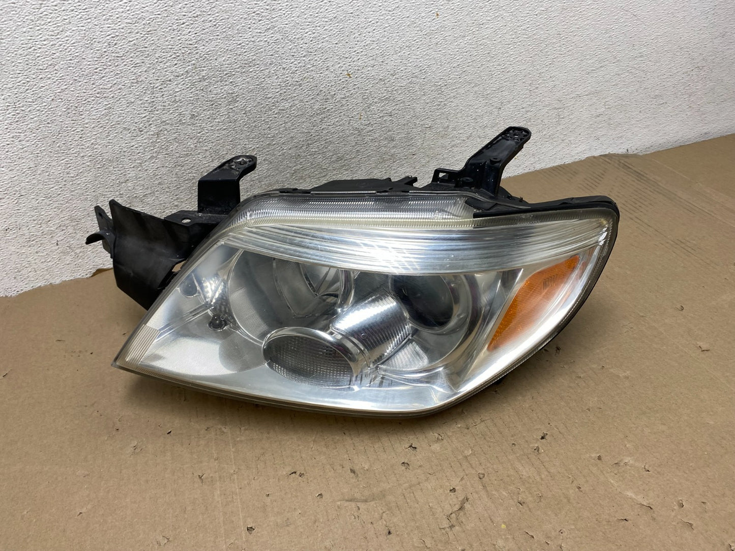 Halogen 2005-2006 Mitsubishi Outlander Left Driver LH Headlight AG6919 DW0