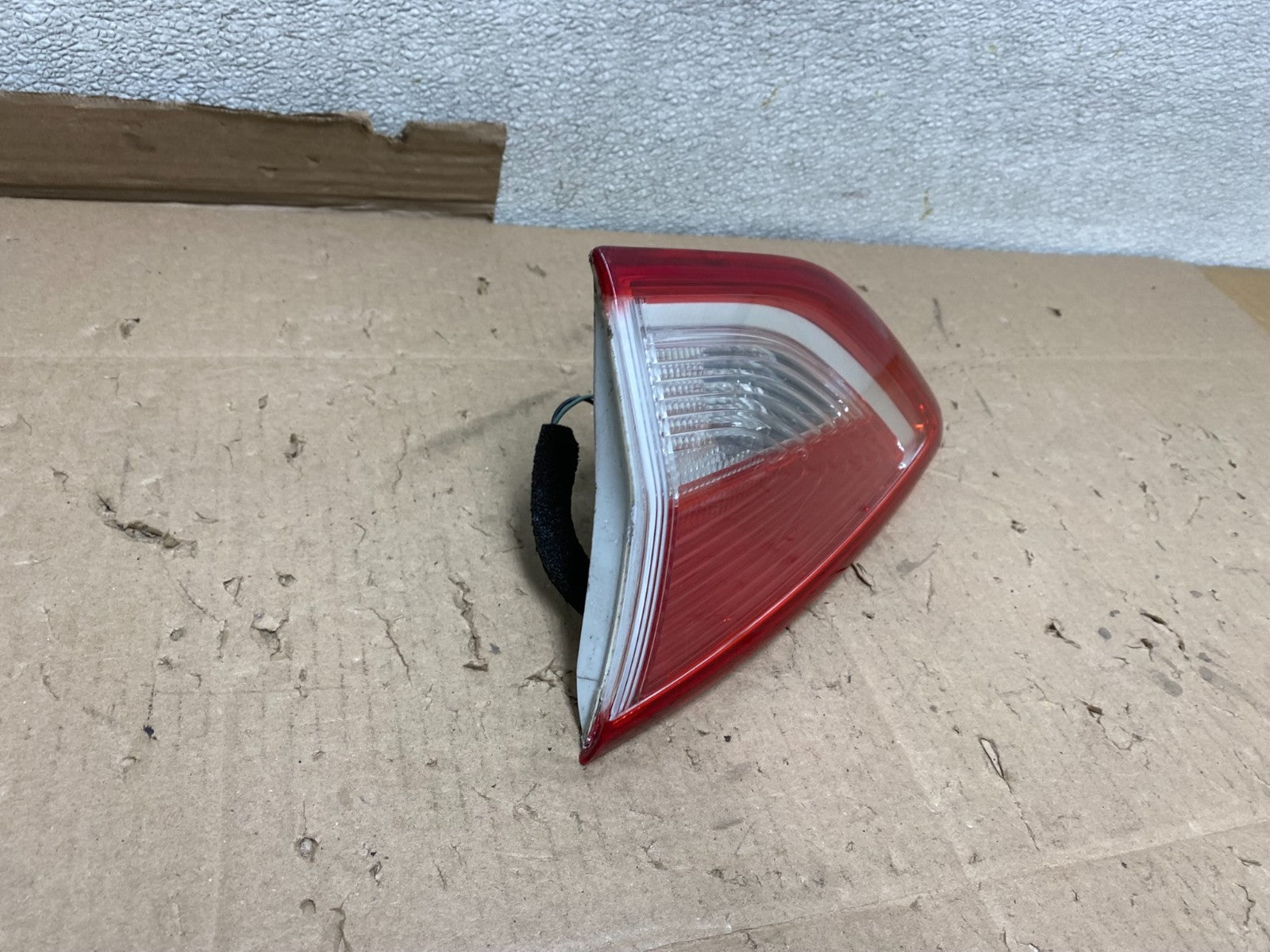 2013 to 2016 Ford Escape Right Passenger RH Side Inner Tail Light U6861 DW2