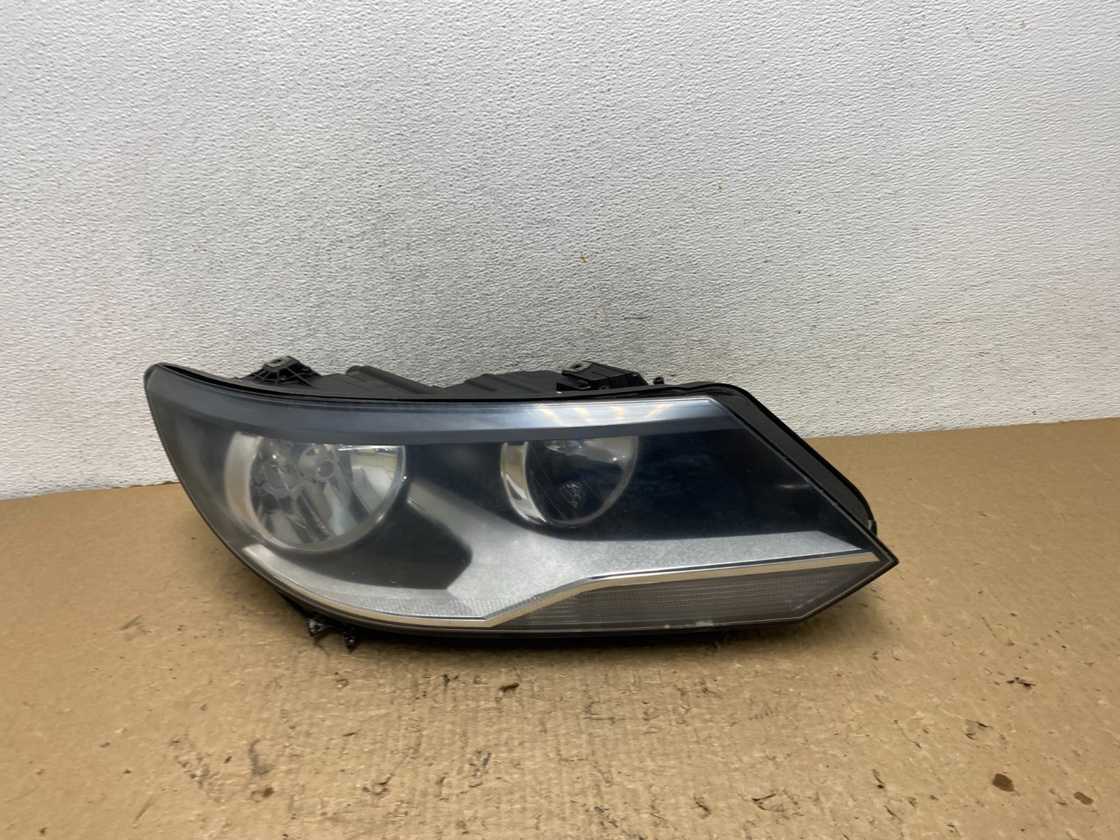 2012 to 2018 Volkswagen Tiguan Right Passenger RH Halogen Headlight AF8425 DW0