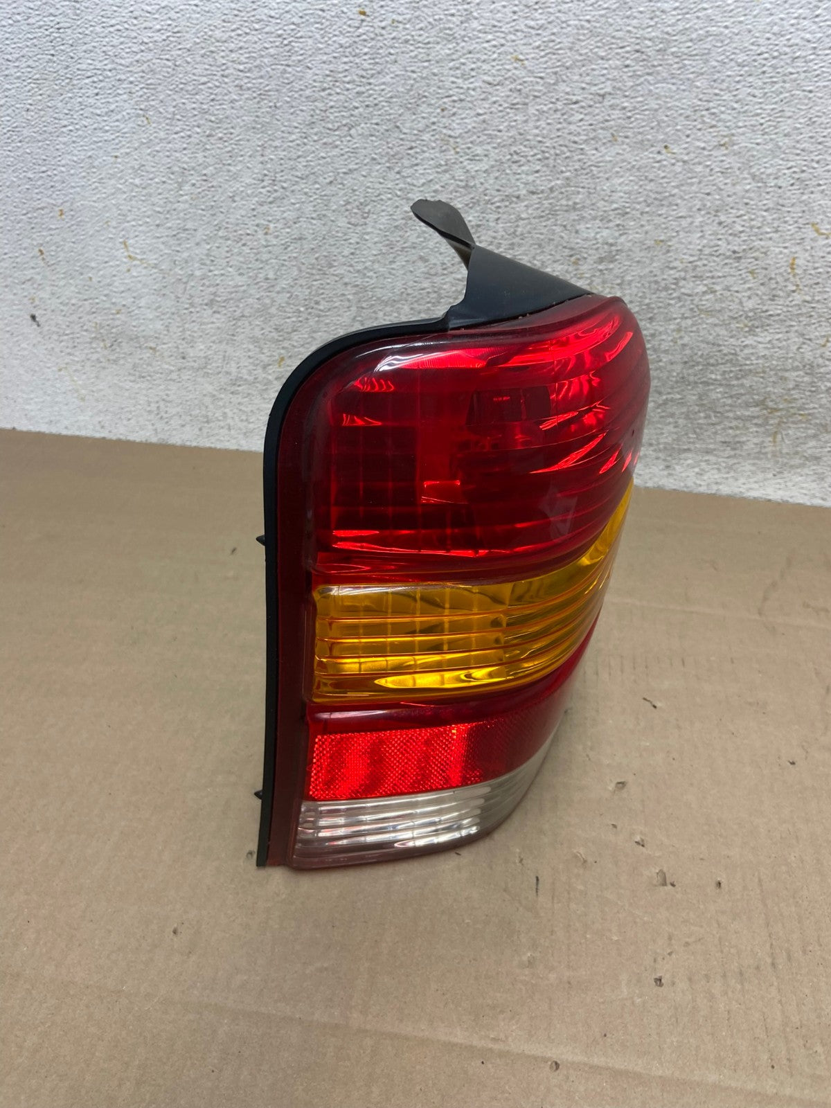 2001 to 2007 Ford Escape Left Driver Lh Side Tail Light AI1402 LK2