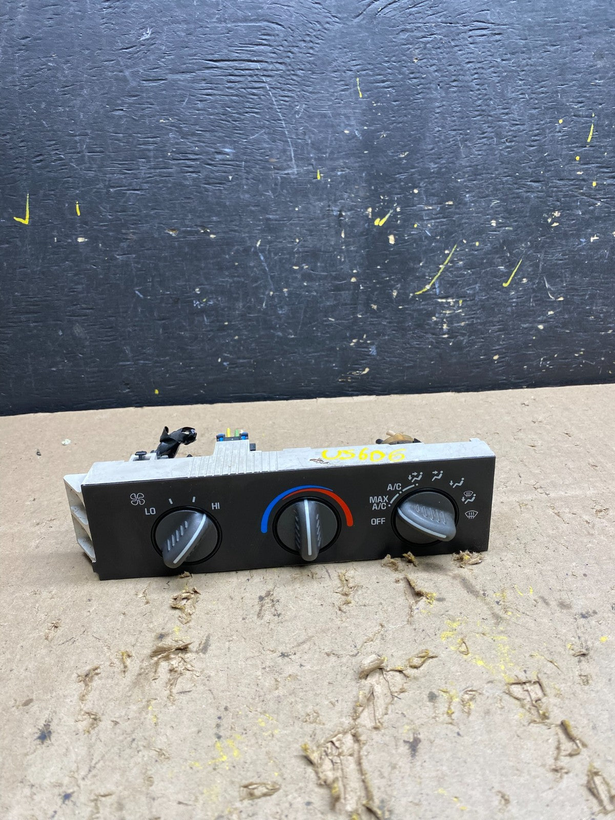 2001 - 2007 GMC Chevrolet Express 1500 Climate Control A/C U5607 DG0
